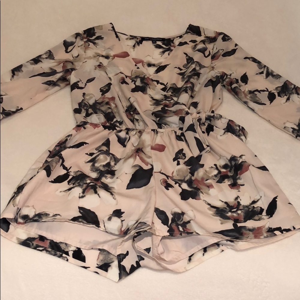 BEAUTIFUL light pink floral romper!
